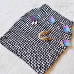 ⛔️SOLD⛔️ Brat Star Houndstooth Tiered Mini Skirt